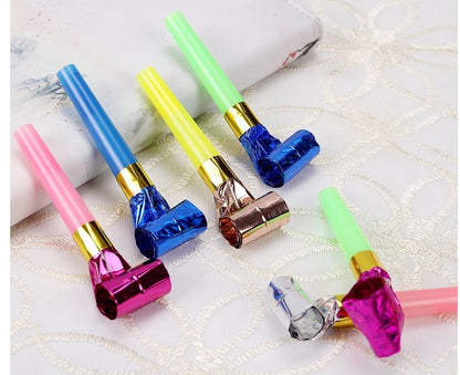 Dragón de juguete infantil con forma de rollo de plástico, ideal para fiestas y cumpleaños.