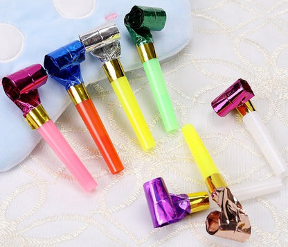 Dragón de juguete infantil con forma de rollo de plástico, ideal para fiestas y cumpleaños.